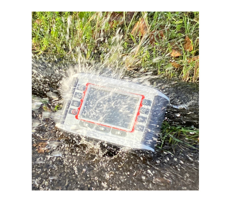 The MiniTest FH is rated IP65, splash proof and can be used in harsch conitions