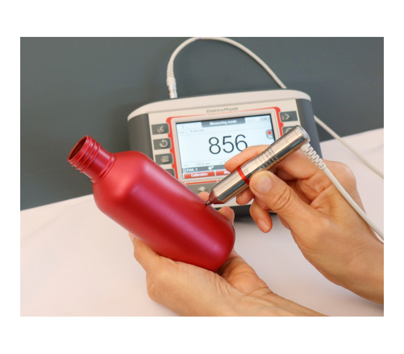 fast and efficient thickness measuring on a plastic bottle for production or Quality control